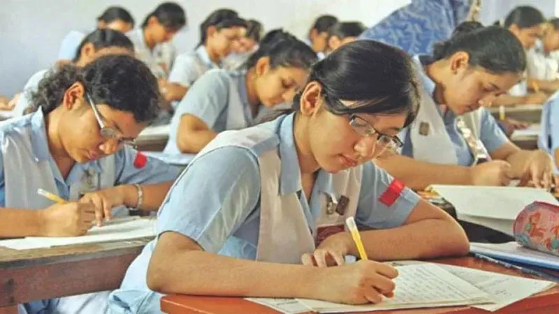 এসএসসি ও সমমানের ফল প্রকাশে কয়েক দিনের বিলম্ব, চলতি মাসেই ঘোষণা হতে পারে