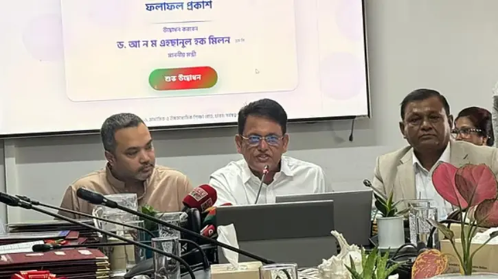 ‘মন খুলে গান গাওয়া যায়, পরীক্ষায় নম্বর দেওয়া যায় না’: শিক্ষামন্ত্রী