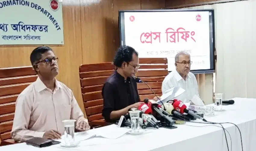 আদালতের নির্দেশ অমান্য করে শেখ হাসিনার বক্তব্য প্রচার হলে ব্যবস্থা: তথ্য উপদেষ্টা
