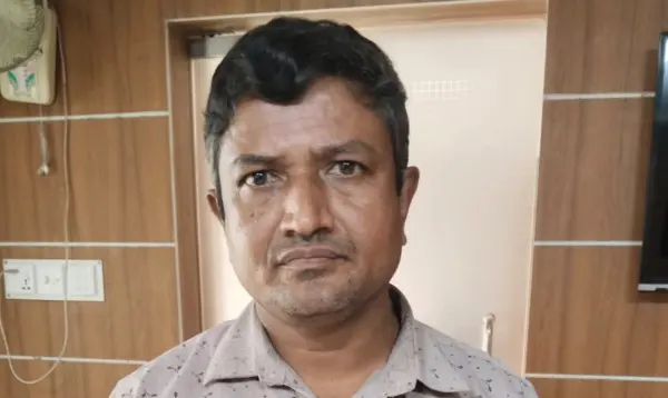 শিক্ষক দিবসের র‍্যালির ব্যানারে শেখ হাসিনার নাম, মানিকগঞ্জে প্রধান শিক্ষক আটক