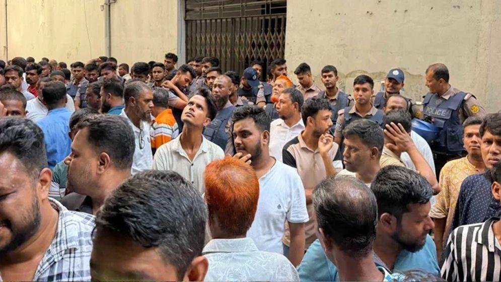 জাসদ কার্যালয়ে পুলিশের অভিযান, ‘গোপন বৈঠক’ থেকে আটক আওয়ামী লীগের বিপুলসংখ্যক নেতাকর্মী