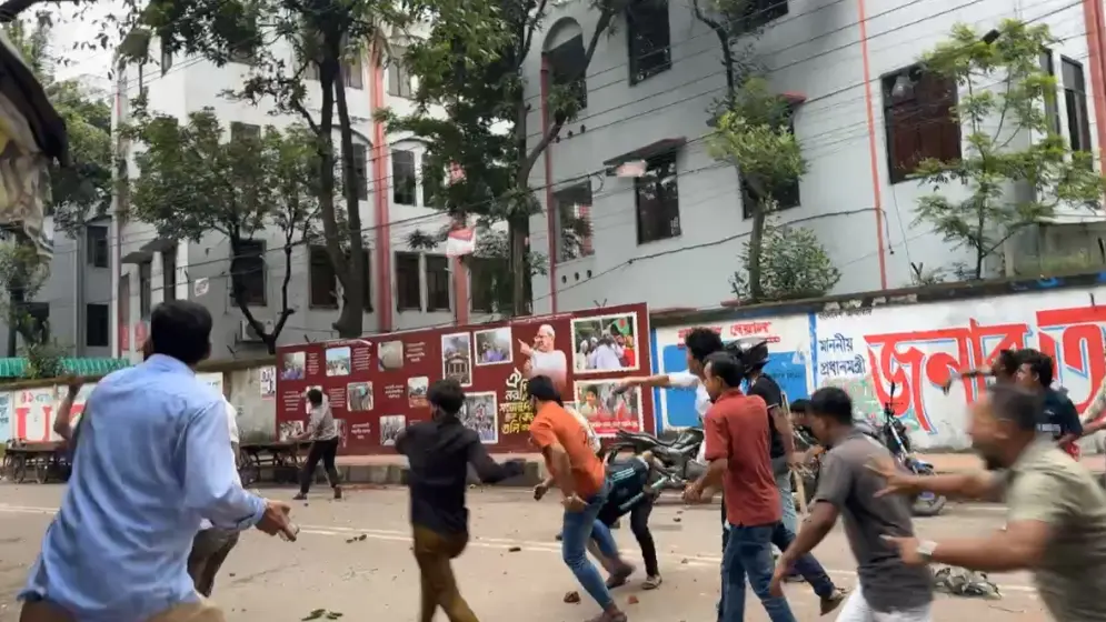 একদিনে তিন শিক্ষাপ্রতিষ্ঠানে সংঘর্ষ, আলিয়া মাদ্রাসায় দফায় দফায় মুখোমুখি ছাত্রদল-ছাত্রশিবির