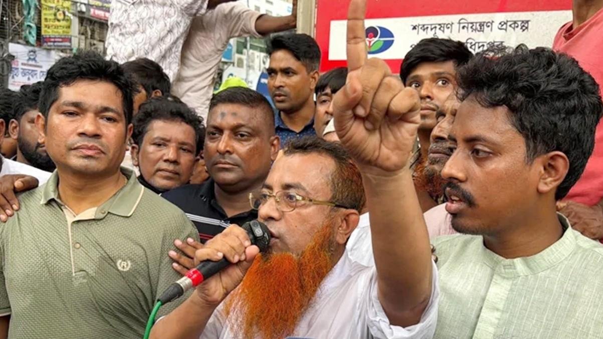 প্রধান সড়কে অটোরিকশা চলতে না দিলে রাজপথ দখলের হুঁশিয়ারি