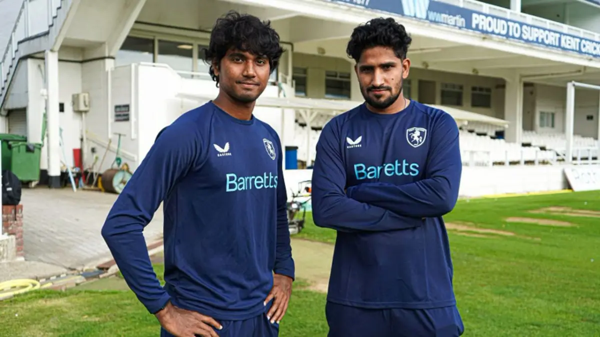 হাসান-খালেদের নৈপুণ্যে দুই বছর পর কাউন্টির শীর্ষ বিভাগে কেন্...